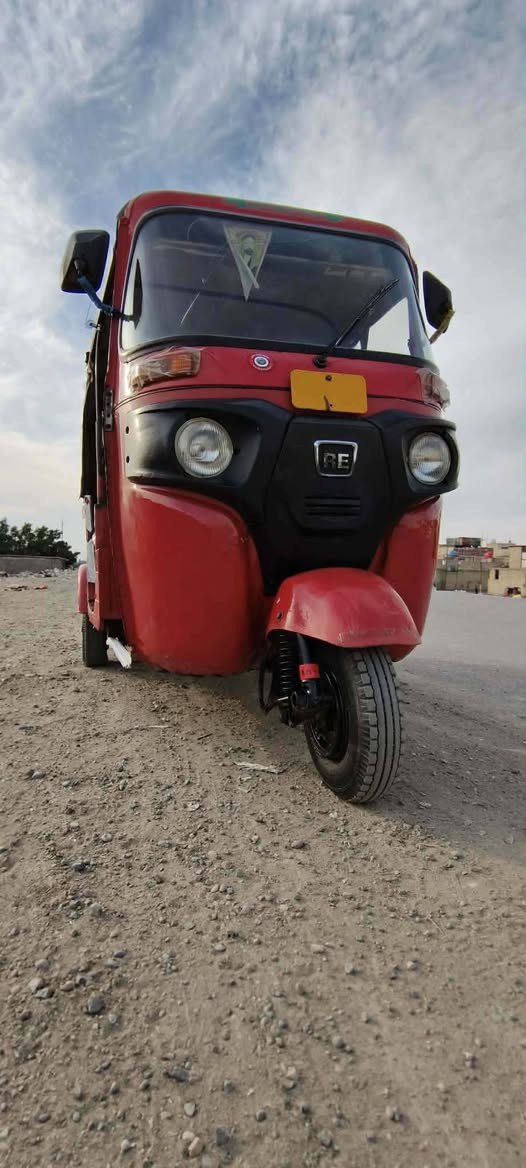 تكتك باجاج 2017  شهر 12  محرك 20 مكفول .تخم تاير .اوراق المصطفى  كاملة  تكتك جاهزة .كبل للشارع.مكانها بغداد الشعب . سعرها 3200  وبيه مجال .***********
