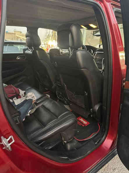 جيب 2013 لـــمتد ماروني
فول بانوراما 
ويل حجم 20
لايت عدسه فول زينون 
جلد
شاشه 
محرك 6 سلندر 3600
سياره بيه جاملغ خلفي وباب لوره سايق مبدل سياره بدون ايرباك بجم كبس سياره نضيفه 
السعر 164 بيه مجال بسيط هذا رقم صاحب سيارة أني مكلف بل نشر 
***********
