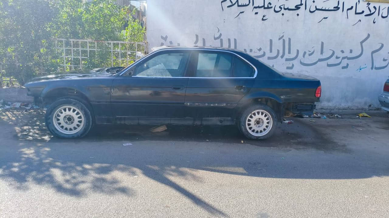 سياره خفاش موديل ٩٥ اللون اسود رقم ألماني انبار بدي كامل الحاديه فارغ الشرعي السعر ١٨ ورقه مكاني بغداد الحبيبيه رقم ***********
