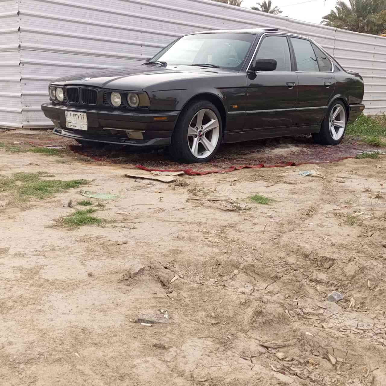 سلام عليكم للبيع 535 موديل 92 بيه مكينه وكير صقر كفاله سياره رقم  انبار سنويه ساقطه تبرير تدفئه كله شغال سياره خي من الله مكاني بغداد المحموديه سعر 50 وبيه مجال ***********
