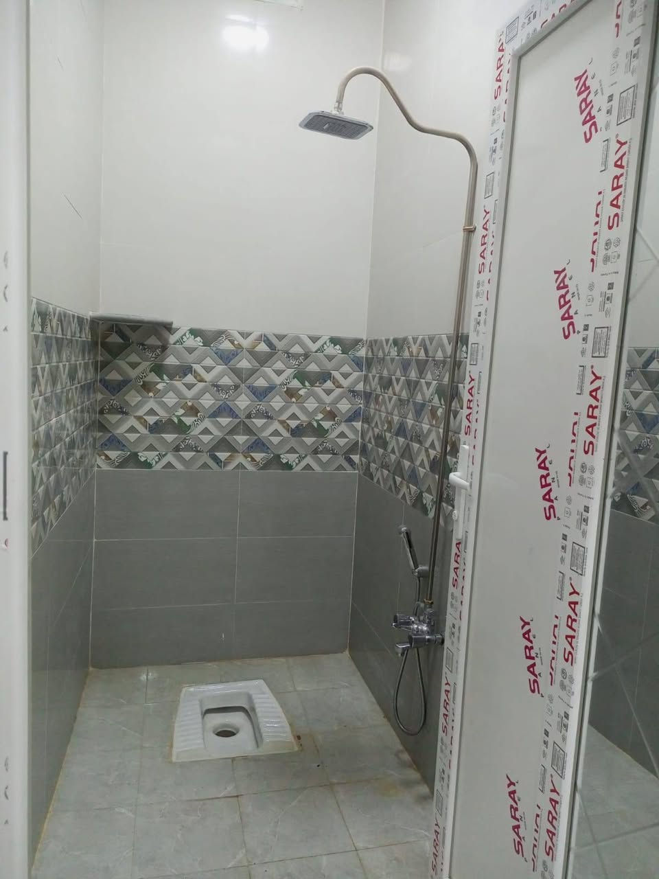 دار للبيع ١٠٠ امامي ١٠×١٠ ركن وجه بناء حديث ٢٠٢٥ طابقين ٤غرف نوم صاله ٢ استقبال مطلخ وصحيات الفداء مقاطعه ٢٢ قرب المدرسه الصينيه الجديده المنطقه خدمات كامله السعر ١٥٧ للاستفستار الاتصال ***********
