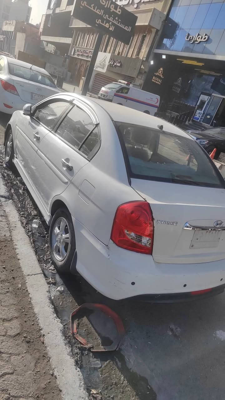 السلام عليكم 
للبيع هونداي اكسنت موديلها 2011 خليجي المحرك بي شوية تبخير حجم 1600 الكير  بحالة ممتازة الصدر الأمامي والخلفي ممتاز تبريد شغال منضومة جديدة من كلشي ثلج كهربائيات كلهة تمام ويل كب بلادي سنتر لوك بلادي شادلها شاشة تاب أندرويد درجة أولى اصلي ام 100 دولار مو عادية سويجات شركة عدد 2 مع ريمونت كونترول عدد 2 بيها حادث بالجامع الأمامي اليسار وشوية من اللغد  كما موضح بالسونار بيها كم قطعة صبغ السيارة ممتعوبة على ايد وحدة دواخل السيارة جديدة كلش مري كهرباء كلشي بيها شغال الحمدالله سلايت روف شغال طكتين 
السعر 78 ورقة وبيها مجال بسيط جدا
*********** 
العنوان بغداد الجديدة
