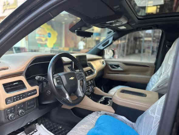 تاهو بريمير 2023 ( خليجي ) وكاله المنصور 
كفالة عامة ماشية 30 الف كم 
بدون صبغ بدون تبديل (فقط بارد اسفل الباب شبر)
مغلفه ppf من هيه وزيرو يم مركز xenon world 
رقم بغداد جديد سنويه بسمي 
حجم المحرك V8 5.3L  فول مواصفات 
المواصفات /
مفتاح التشغيل بصمة  
تشغيل عن بعد  
بانوراما  
فتح الصندوق كهرباء وبالقدم  
دفع رباعي  
حساسات أمامية  
حساسات خلفية  
لايت زينون + LED  
بك لايت LED  
دخول بصمة ذكي  
حساسات ضغط الاطارات  
اشارة في المرايا الجانبية  
المرايا قابلة للطي كهرباء  
ماسحة خلفية  
تنظيف الكاميرا الخلفية بالماء  
عدد AIR BAG 8  
نوع الكير/ بيانو  
هاند بريك كهرباء دكمة  
دشبول شاشة ديجيتال  
شاشة Apple Car play  
شاشات خلفية ترفيهية  
شاشة عرض على الزجاج الأمامي (Data Show)  
كاميرا دوارة  
5 كاميرات 360  
كاميرا في المرآة الوسطية  
الانارة الداخلية LED  
مقود جلد حياكة  
شفتات خلفية للمقود  
مثبت السرعة Cruise  
المودات والاوامر الصوتية  
شاحن هاتف Wireless  
مخارج منفذ للطاقة  
عدد المقاعد 8  
المقاعد جلد  
حركة المقاعد جميعها كهرباء  
تدفئة وتبريد المقاعد الأمامية والخلفية  
ذاكرة وضعية مقعد السائق  
ثلاجة  
تبريد مناخين منفصلين  
3 قطع تبريد  
أوضاع القيادة Drive Mode  
أوتو هولد Auto Hold  
رادار  
نظام الدوسات كهرباء  
تحذير النقطة العمياء  
نظام مانع الانزلاق  
نظام نزول المنحدرات  
نظام تحديد المسار  
نظام اطفاء وتشغيل المحرك التلقائي 

مكان السياره بغداد الاعظميه 
للاستفسار الاتصال فقط غير متوفر على الفيس
السعر (620) 
(***********)
