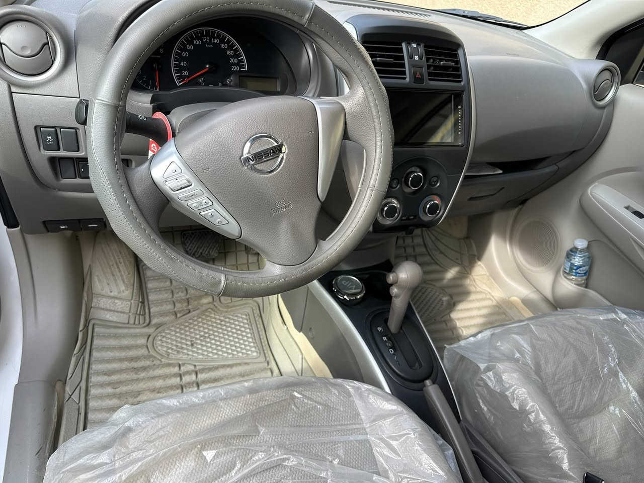 سني موديل  ٢٠٢٥ اربيل لون أببض ماشية أقل من ١٠ ألاف كم 
جديدة ومكفولة بأسم شركة ماعدا شخطين صغار بالدعامية 
الارضية مغلفة جلد
٤ جام كهرباء ريمونت شاشة چبيرة 
***********
الكاظمية
السعر ١٢٩$ 
بيها مجال قليل
