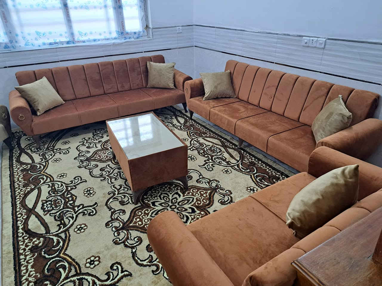 هناك لمسات إبداع في العمل تشاهدون من خلالها جمال تناسق تطعيم الألوان السادة
نعرض لكم شغلنا وتصميمنا وتجديدنا طخم ١٢ مقعد مع إضافة الكوشات والطبلة في ناحية السعدية - قزلربات  لبيت الحجية ساهرة ام عصام أتمنى أن ينال رضاكم واعجاباتكم


**إذا كنت صاحب هذا الإعلان وتريد حذفه لأي سبب، رجاءا أرسل رسالة إلى الدعم الفني**