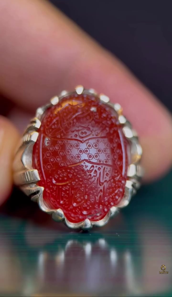 💎 عقيق يماني 

✍️ نقش بإمضاء الأستاذ: (مشير)

🍃الآية المباركة 🍃

بسم الله الرحمن الرحيم 
‏( فَعَسَى رَبِّي أَن يُؤْتِيَنِ خَيْرًا مِّن جَنَّتِكَ وَيُرْسِلَ عَلَيْهَا حُسْبَانًا مِّنَ السَّمَاء فَتُصْبِحَ صَعِيدًا زَلَقًا )

صياغة #بحرينية ثقيلة

مقاس الخاتم 22
مقاس الحجر 22 ملي

للتواصل خاص 📩


**إذا كنت صاحب هذا الإعلان وتريد حذفه لأي سبب، رجاءا أرسل رسالة إلى الدعم الفني**