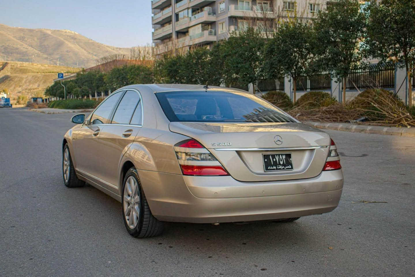 Marcedez Benz S500 2006//***********//***********
ڕەنگی بڕۆنزی
8 پستۆن 5L گێڕ و مەکینەی بەشەرت تاک ئەکسلە
فول مواسەفات :
کوشن جڵد و هیتەر , کوشن خەزن 
قفڵ مەرکەزییە , ئاوێنە کارەباییە ئەخەوێت 
ماوسە , سوکان ڤۆلیۆمە , پەردەی جامی دواوەی شەریکەیە
دەبڵی هەواییە بەرز ئەکرێتەوە , تەحدید سورعەیە , دەبڵ شاشەیە
سێ مۆدی لێخوڕین ( comfort , sport , عادی )
پێداویستی فریاکەوتنی خێرای تیایە , سپێری شەریکەیە
حاسەی پێش و پشتی هەیە و کامێراشە
بەغی ئاوی هەیە بۆ پاککردنەوەی لایتەکان
بەس سڵاید نیە , ساغە واتە نەمووسە نەبڕاوەیە
سەیارەیەکی زۆر پاک و بێ کێشەیە
125 هەزاری حەقیقی ڕۆیشتووە
بۆیاخیش تەنها ئەوەی سۆنەرەکەی هەیە لەگەڵ 2 سارد بێ شوخت بێ کاڵ بوونەوە بێ ئێرباگ 
بۆ نرخ پەیوەندی بکە جوابی مەسج نادەمەوە 79مجالیکی برایانە. السليمانية, العراق
