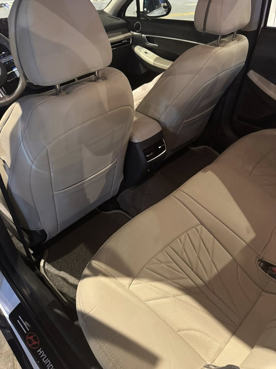 السلام عليكم سوناتا 2024 هايبرد اقصاد مضروبه جاملغ خلفي مصلح وارد خليجي رقمها بغداد مكانه بلبصره سعر 185 وبيه مجال رقمي ***********
