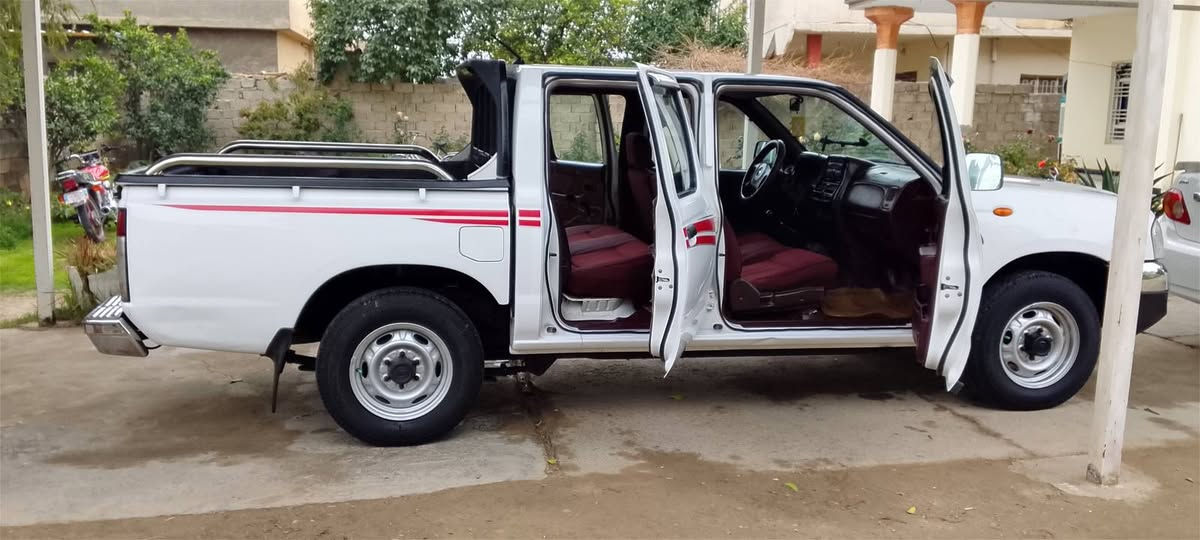 السلام عليكم بيكم دبل قمارة نيسان موديل 2008 سيارة نظيفه كلش مابيه ضربه سياره بلاديه فقط مكانت بسيطه تكحيل وبارد قليل مكاني صلاح الدين بلد ***********
