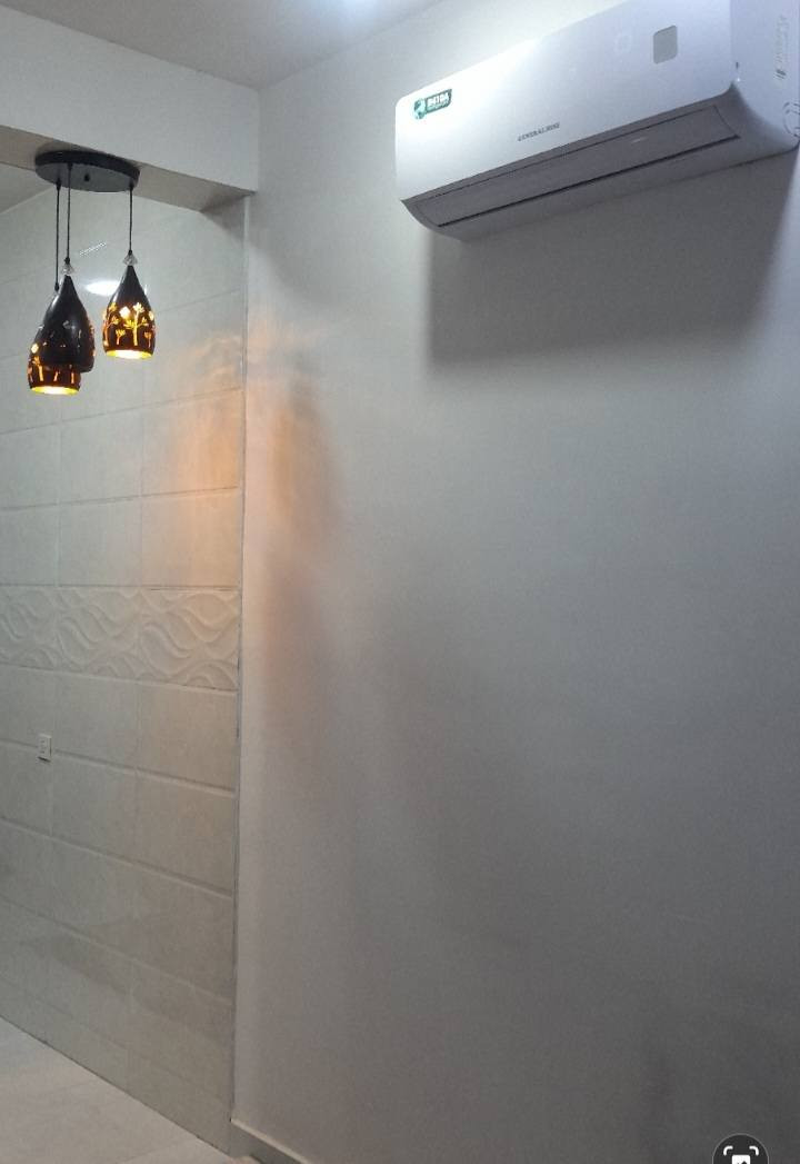 السلام عليكم مشتمل للبيع خاجيه جرحى ٩٠٠٠ مساحه البيت ١٠٠م ٥×٢٠شارع ١٢ سنه بناء ٢٠٢٥ بناء حديث طارمه صحيات خارجيه استقبال صاله مطبخ صحيات داخليه غرفه نوم طابق الثاني صاله ٩×٤/٥مع حمام السعر ١٠٥ اي استفسار ***********
