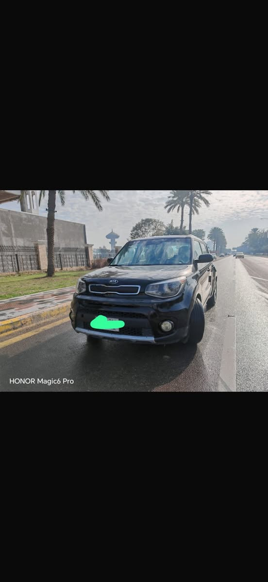 السلام عليكم للبيع كية صول 2016وارد امريكي حادث كما في الصور ماشية 98ميل محرك 1.6GDI نص فول مواصفات شاشة كاربلي كامرة امامية وخلفية تخم تايرات جديدة ودشمة جديدة السعر 104 الااتصال ***********
