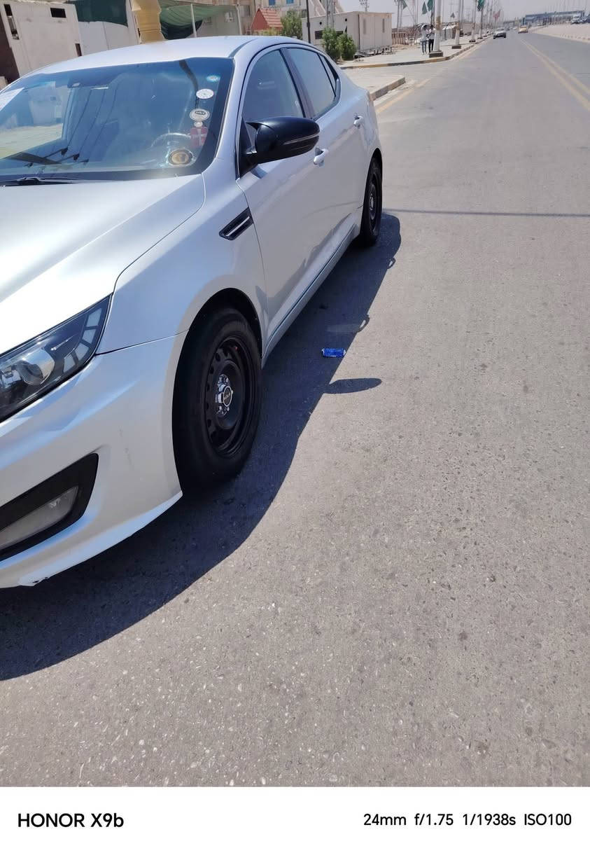 كيه اوبتيما مديل ١١ مكينه ٢٤٠٠ مكينه ما مفتوحه كير ما مفتوح حداديه جديده خطين غاز بانزين مكفوله من الضربه بيهه صبغ جراد فقط جاهزه علا اخر حبايه مكاني الديوانيه *********** مراوس بصفره اقل منهه
