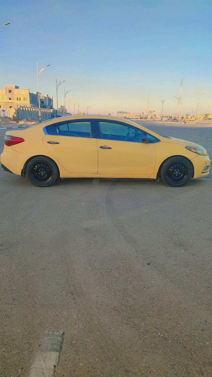 كيافورتي موديل 2015
محرك 2000  دحجه من امريكا بدون دواخل تجي وتكلب السياره سياره بسمي تحكمات استيرن شاير بلمري شاشه تاب نضام اقتصادي مانع لانزلاق  السعر 100 لاتصال ***********
