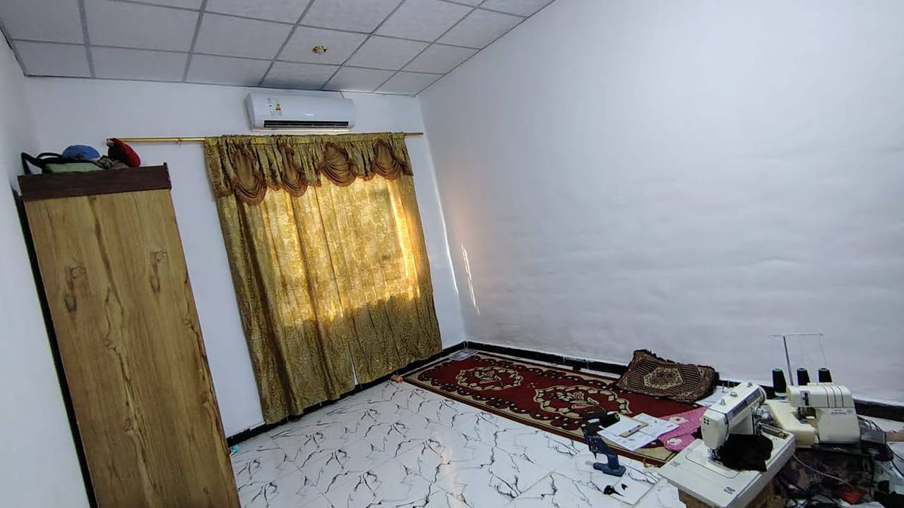 دار للبيع في حي الفداء قرب مجمع البتول طابو ملك صرف طابقين المساحة 130 متر
يحتوي على اربع غرف وصالة ومطبخ وديوان وصحيات
السعر135 وقابل للتفاوض
للاتصال ***********
