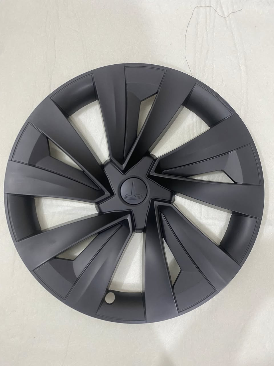 متوفر كبات تسلا اصلي شركه الثخين   لامع ومات حجم 19 المهتم يتفضل خاص  او  واتس اب ***********
