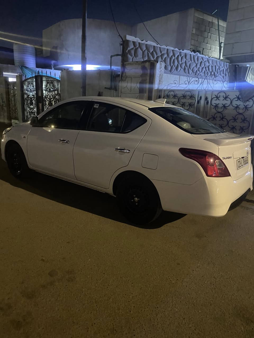 سلام عليكم نيسان سني. هندي ام البليته الزركه موديل 2024 سيارا ماشيه 23الف. استلتمها زيرو استخدام شخصي. سياره كفاله عامه ماعدا البارد موضح بصوره دحجة دراجه قليله بدون صبغ او تصليح. سياره جديده حيل. كفاله من كلشي.  رقم شمالي تريد تحويل تريد وكاله. سعر 125. مجالها كلش قليل اخوان. هاتف ☎️ *********** البصره الزبير. حي الحسين
