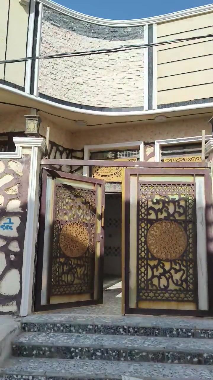 السلام عليكم متوفر الان بيت مساحه 100 متر مثل ماواضح كدامك بالفيديو المكان باب بغداد عكد بليبل
للاستفسار تصل ع رقم 
***********
