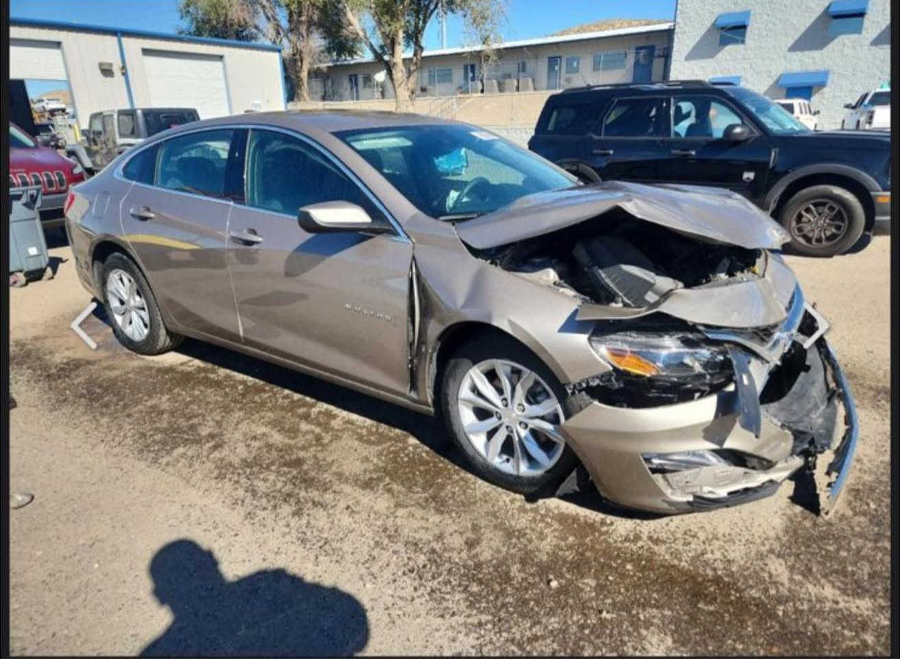 السلام عليكم لبيع موليبو LT موديل 2025 امركي بدون رقم مكان السياره بغداد السعر 135 وبيه مجال رقم الهاتف ***********
