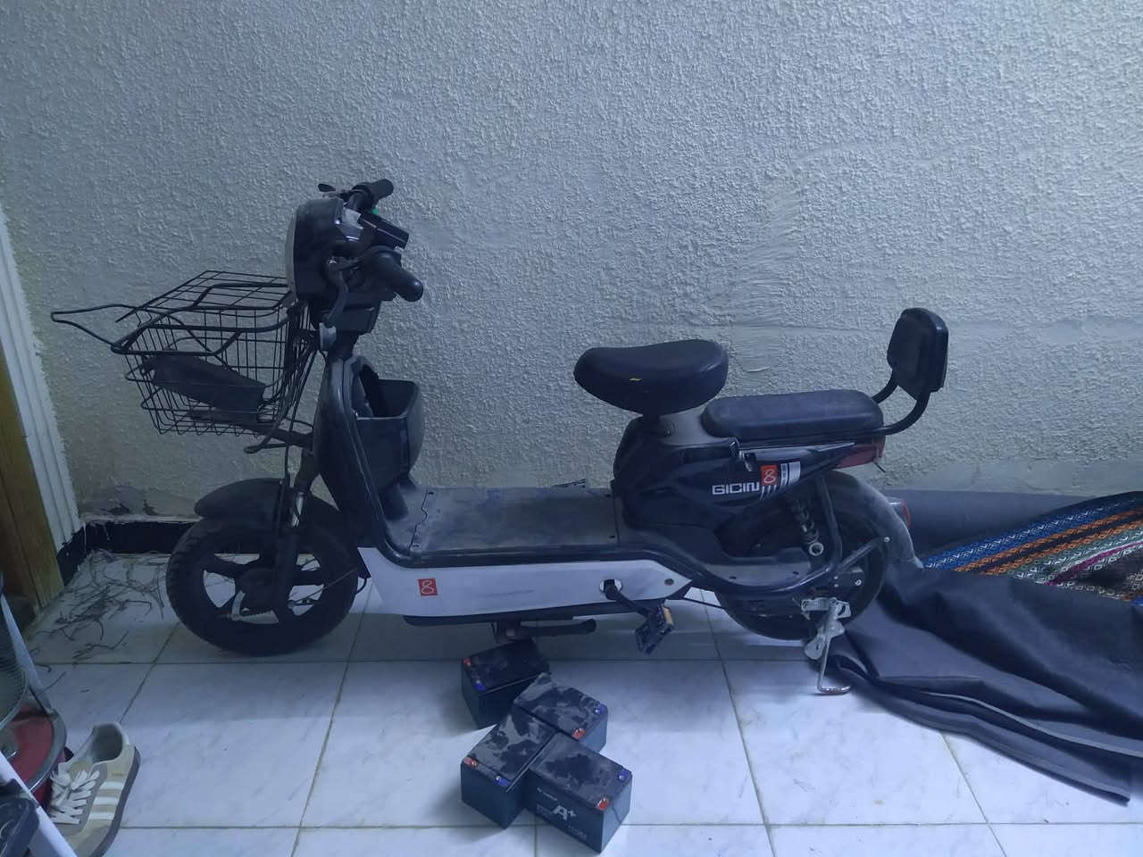 السلام عليكم
دراجه شحن حجم صغير 👉 

بطاريات بحاله جيده جدآ 🦅 

قليل الاستخدام 🌹

السعر 350 وبيه مجال بسيط 💵

العنوان حله نادر 2 📍


**إذا كنت صاحب هذا الإعلان وتريد حذفه لأي سبب، رجاءا أرسل رسالة إلى الدعم الفني**