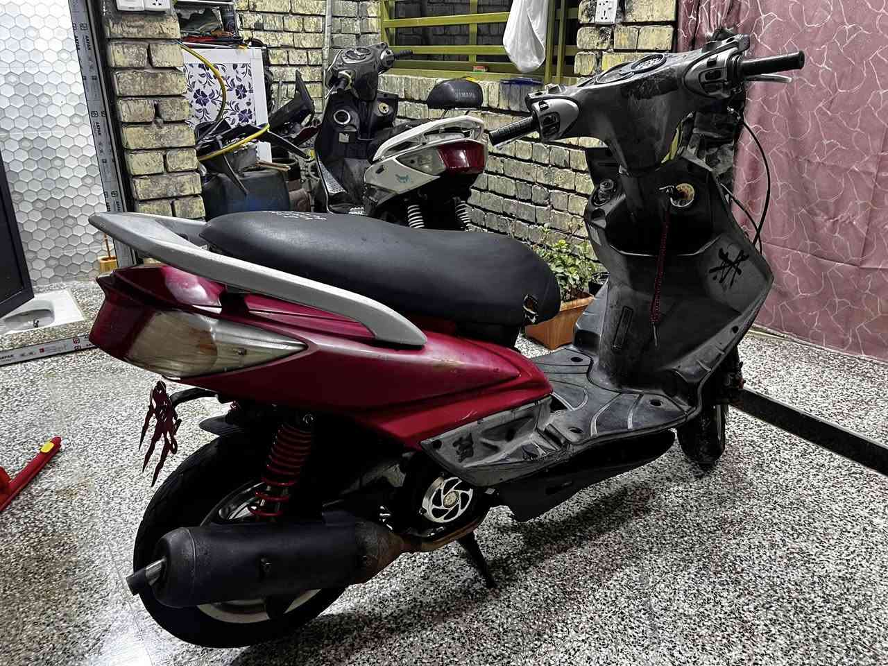 سلام علكيم دراجع سنكس مكينه ٥٨ اول فتحه اله كلجات امامي وخلفي رياضي بيه مكينه شلعه ومعدل كفراته كامله موجوده سعر ٣٥٠ وبيه مجال مكاني الشعب ***********
