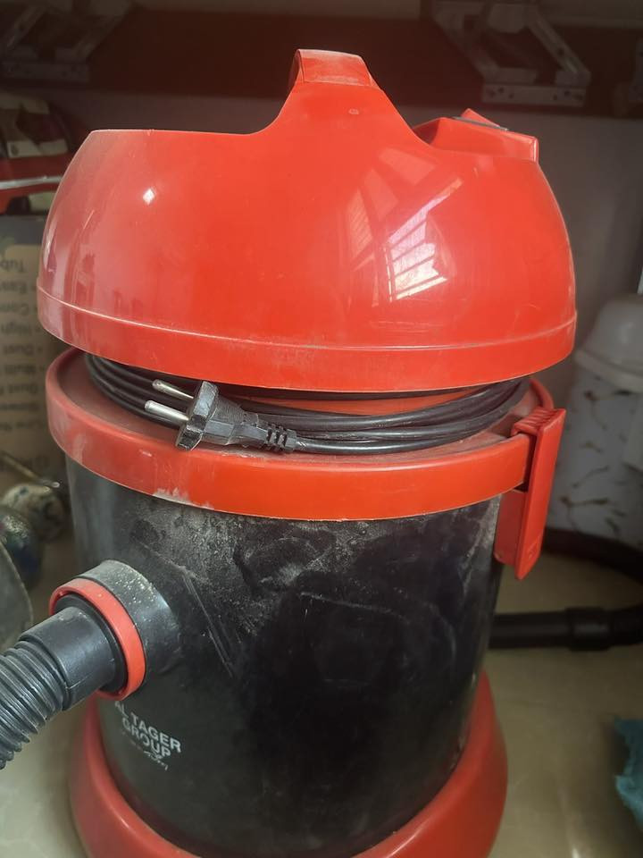 اغراض مستخدمة بااسعار مناسبة و السعر ع رقم *********** وفستان العرس مع وملحقاته
