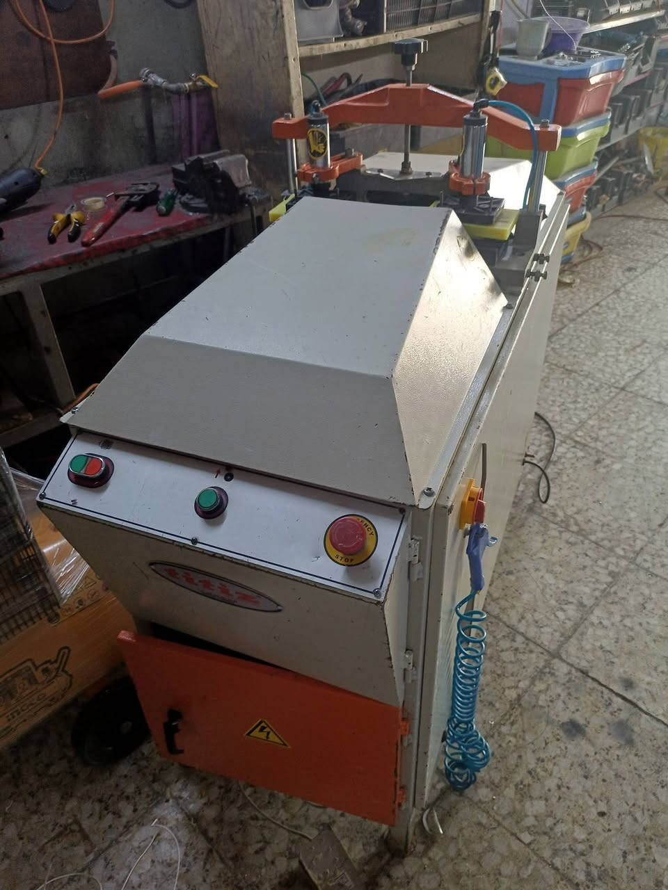 معمل تيتز سنكل العنوان بغداد***********
