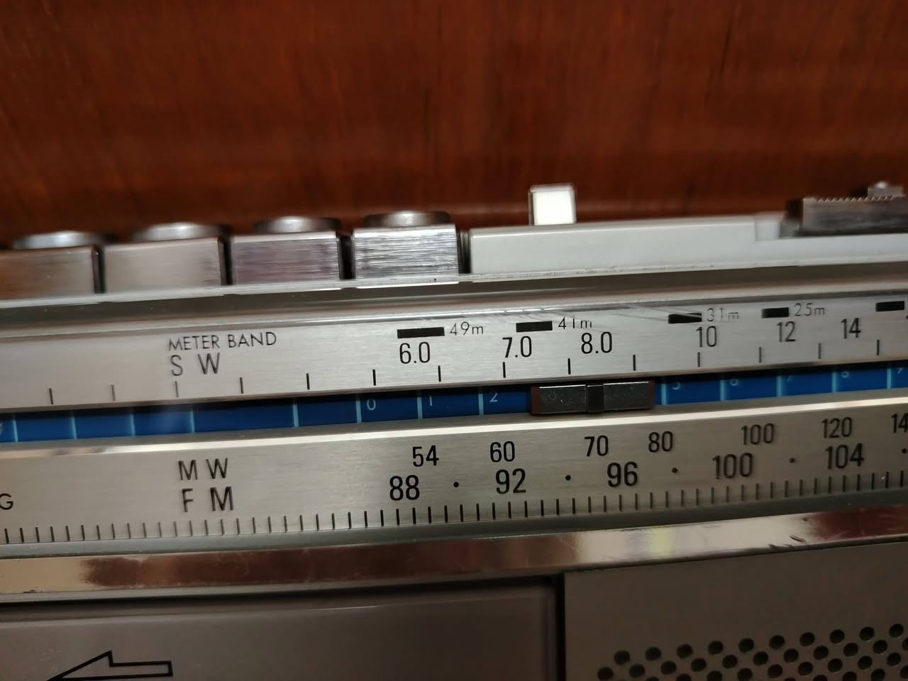 السلام عليكم ،
راديو مسجل ماركة JVC ياباني اصلي، الراديو يحتوي موجة FM صوته عالي ونقي وسحبه ممتاز  يعمل على الكهرباء المسجل يعمل ولكن يحتاج الى تبديل قايش ، وزن الجهاز ثقيل ، السعر ٧٠ ألف


**إذا كنت صاحب هذا الإعلان وتريد حذفه لأي سبب، رجاءا أرسل رسالة إلى الدعم الفني**