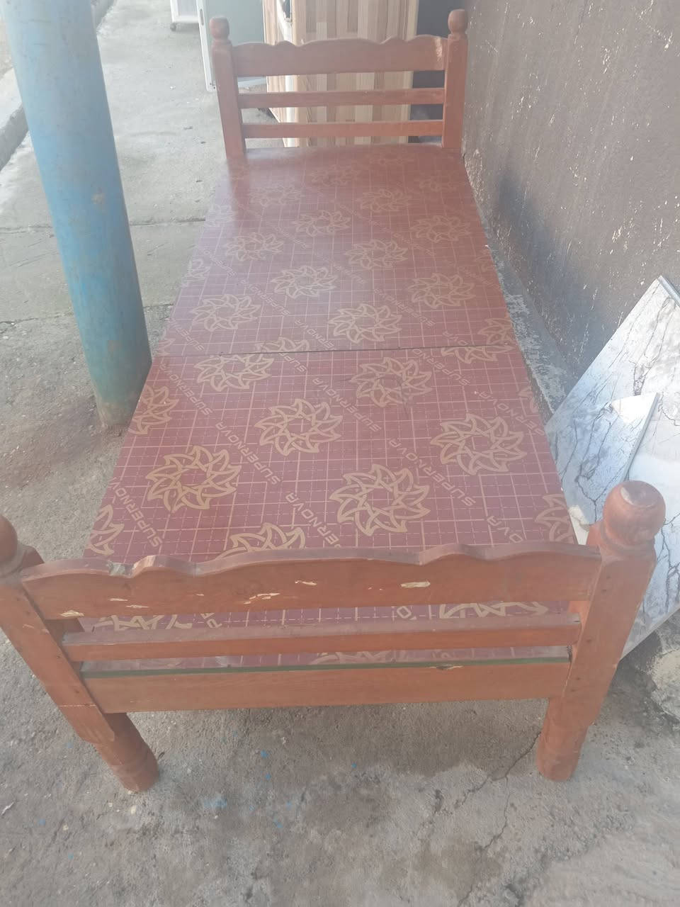 قنصور اربع ابواب السعر 70-قنصور بابين السعر 70-تخوته عدد اثنين سعر 75 -الشراي يتصل ***********-*********** وادي حجر
