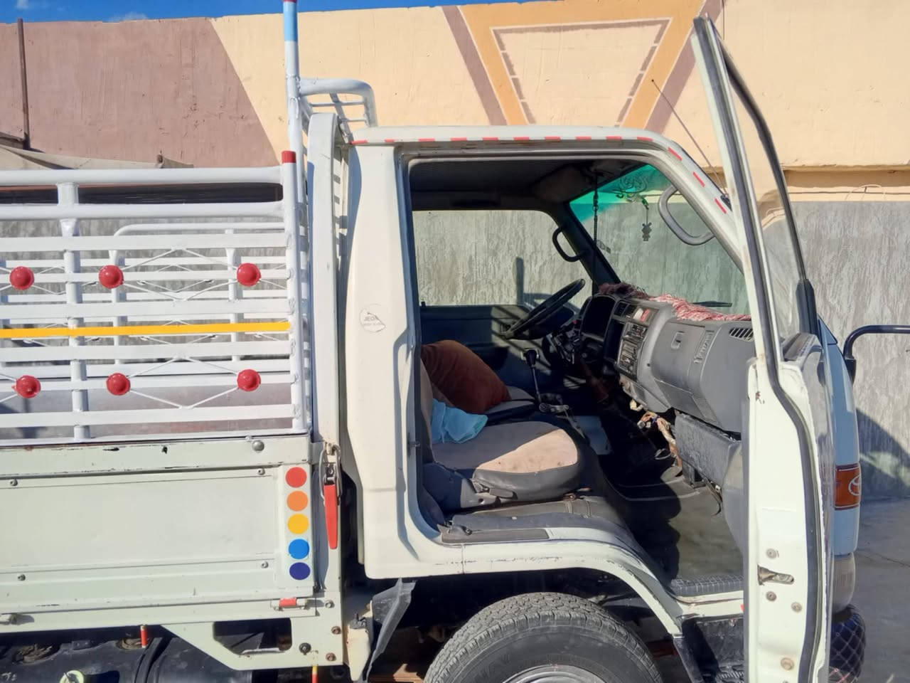 سلام عليكم كيا تويوتا للبيع بدون اراقام كهربيات كلها شغاله تخم تاير جديد باتري جديد راديتر جديد جام كهرباي مابيها اي نقص محرك تو واي  ***********
