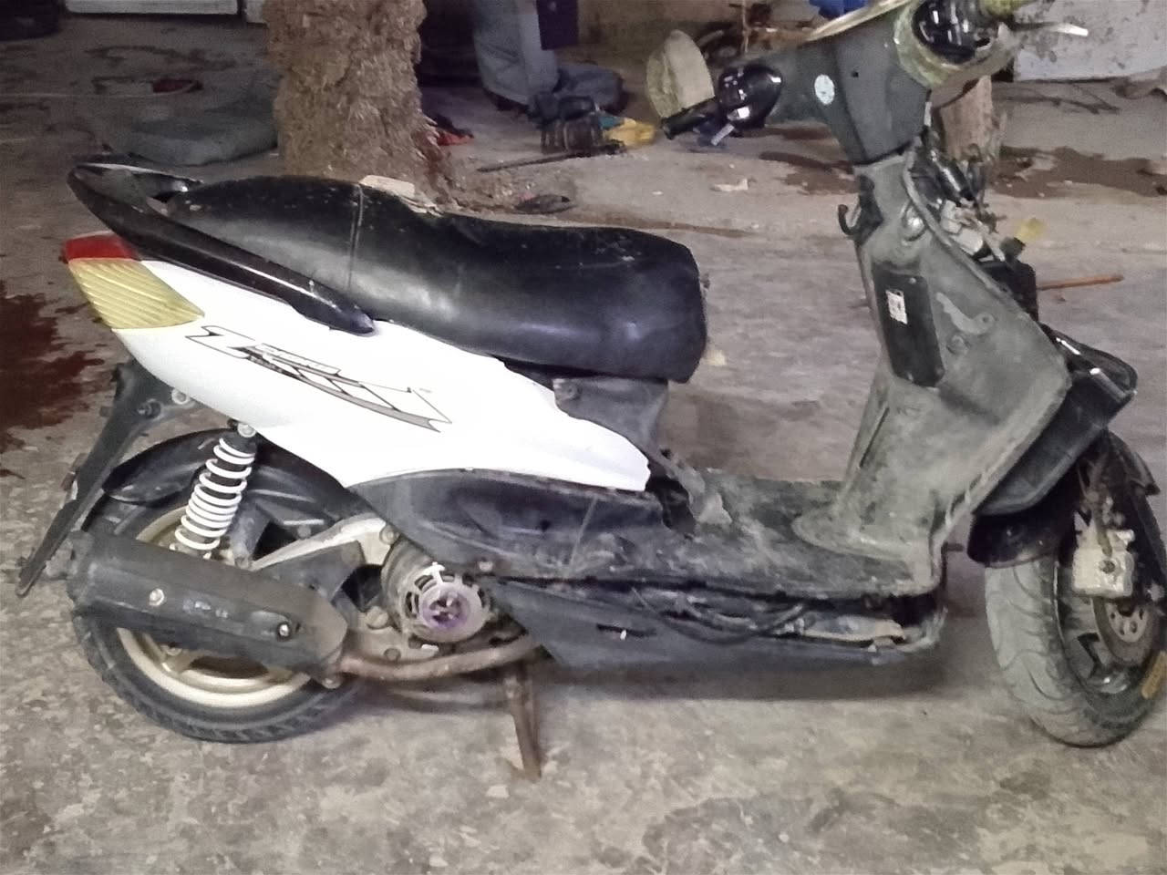 السلام عليكم دراجة سكنس  نثيه سلف وهندر  بيهه منفيس شغاله نقص بس كفر امامي السعر 350 وبيه مجال قليل العنوان حي اور سبع قصور الاستفسار ***********
