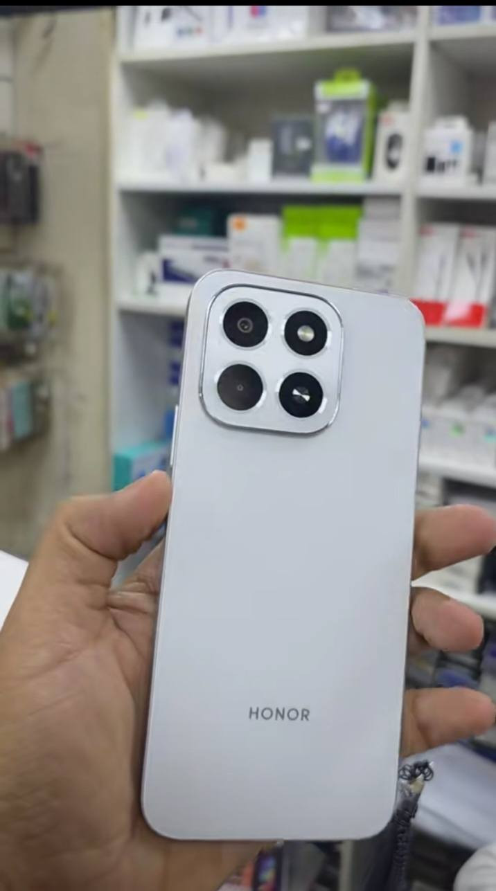 سلام عليكم
جهاز البيع هونر اكس 6 دي
ذاكره128
وعشوائيه 6
ويدعم سناب دروكان
الاكامره الماميه 50مكسل 
جهاز نضيف بمعنه الكلمه 
مامستعمل هواي فقط شهر 
 شاحنه بقدرت 32 واط يدعم الشحن السريع 
ملحقات شحانه+ كرتونه الجهاز فقط
العنوان بغداد المدائن سلمان باك 
جهاز للك ولاشخط بشاشه جديد بمعنه الكلمه

سعر 160 الف 
التواصل واتساب ***********
