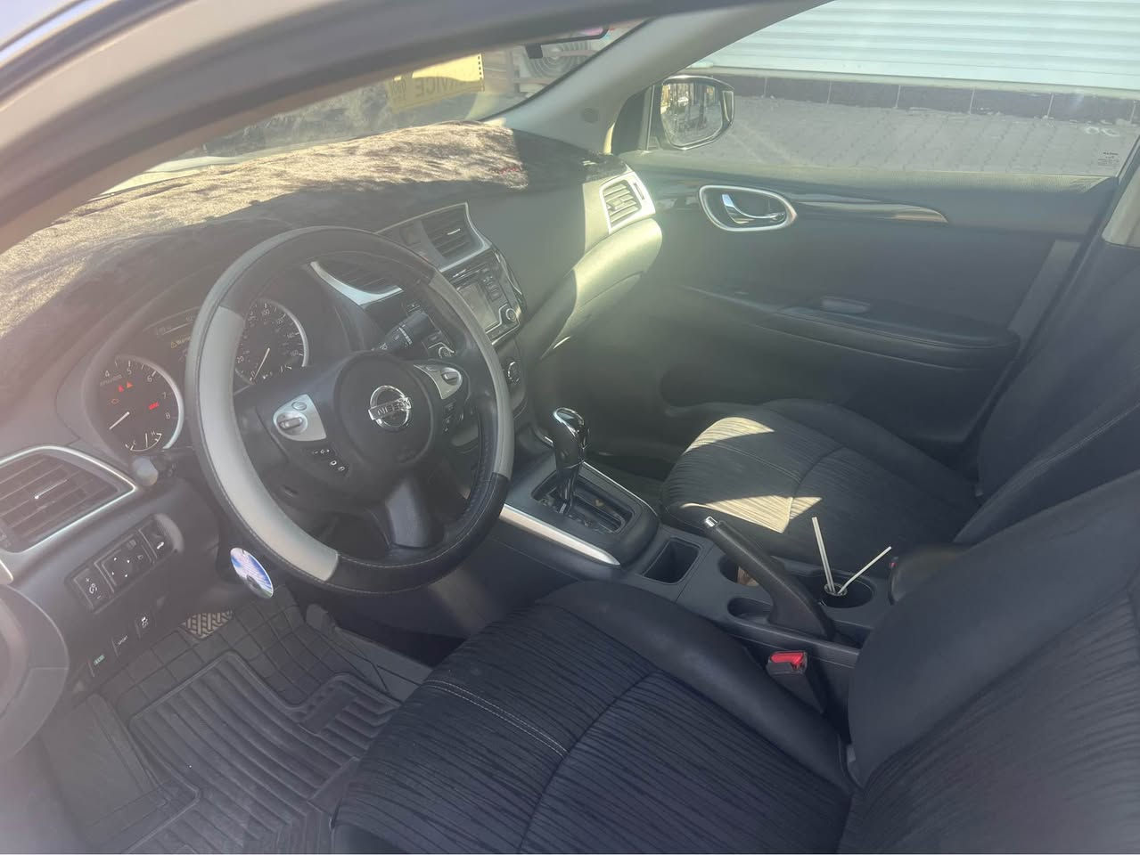 نيسان سنترا موديل 2017svللبيع 
كير ومحرك وتبريد وتدفئه كله بشرط 
صدر وتايرات وبطاريه كله جديد سياره مابيه نقص 
موصفاته كير اوتو تشغيل بصمه بيه نظام ايكو واسبورت وليتات زينون اصفر
صورة الحادث موجوده شوفه وصل فحص هم موجود داخل منشور  
سنوية هزه كله جديد وبسمي 
السعر 118 وبي مجال 
*********** كركوك, العراق
