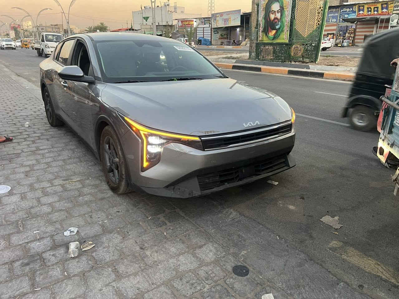 سلام عليكم كي فور موديل 2025 دخول جديد ابيعه ع ضربته سياره نص فول 
ارادارات اماميه وخلفيه...
 تحكم ستيرن..
تشغيل عن بعد...
السعر( 125) المكان بغداد رقم الهاتف *********** المكان بغداد
