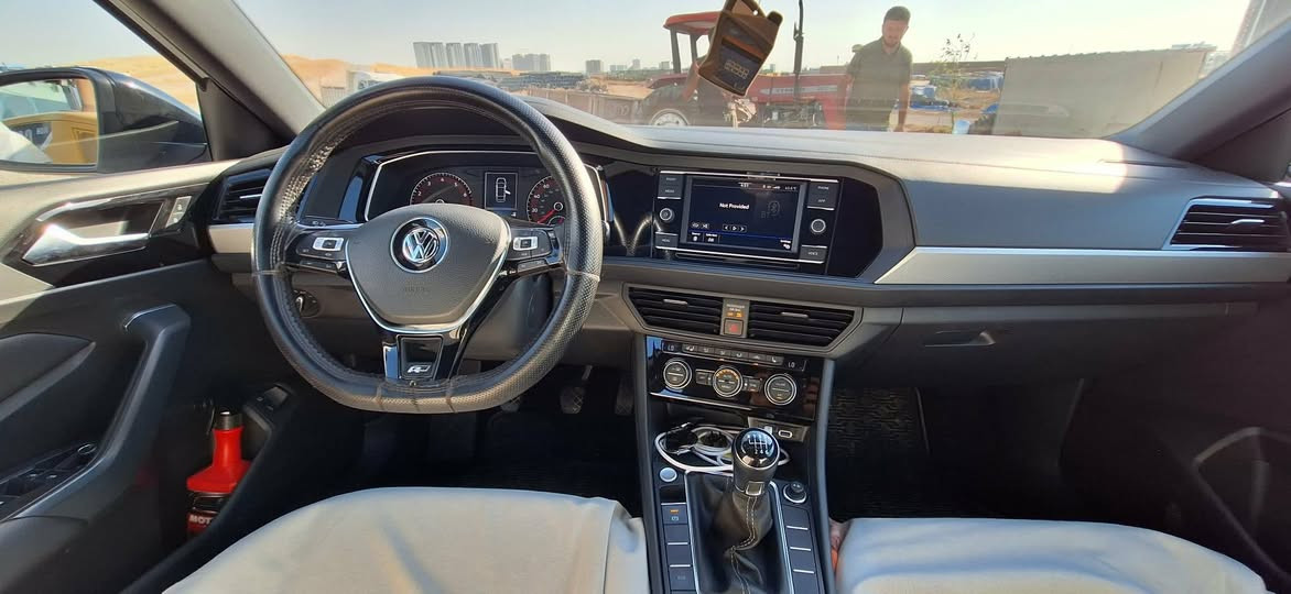 jetta R line 2021
جيتة ئارلاين 
مؤدئل ٢٠٢١
گئر حادي 
فولفولة
(٥٠)هةزار رؤيشتية
بةس بؤنيتي سبوخة 
لايت بيلادي 
بةردةگزؤز بيلادي 
بئ داخيلي 
بئ بةرةشوت 
هةموو قالبي بةشةرتة
هةرچوار گوشين هيتةر 
سوكان هيتةر 
برئك بةسمة 
گوشين جلد
يةدة بةسمة
پانؤراما 
تةحديل سورحة 
كامئرايي دواوة 
رادار پئشي
رادار پشتي 
رادار ئاوئنة أربيل, العراق


**إذا كنت صاحب هذا الإعلان وتريد حذفه لأي سبب، رجاءا أرسل رسالة إلى الدعم الفني**
