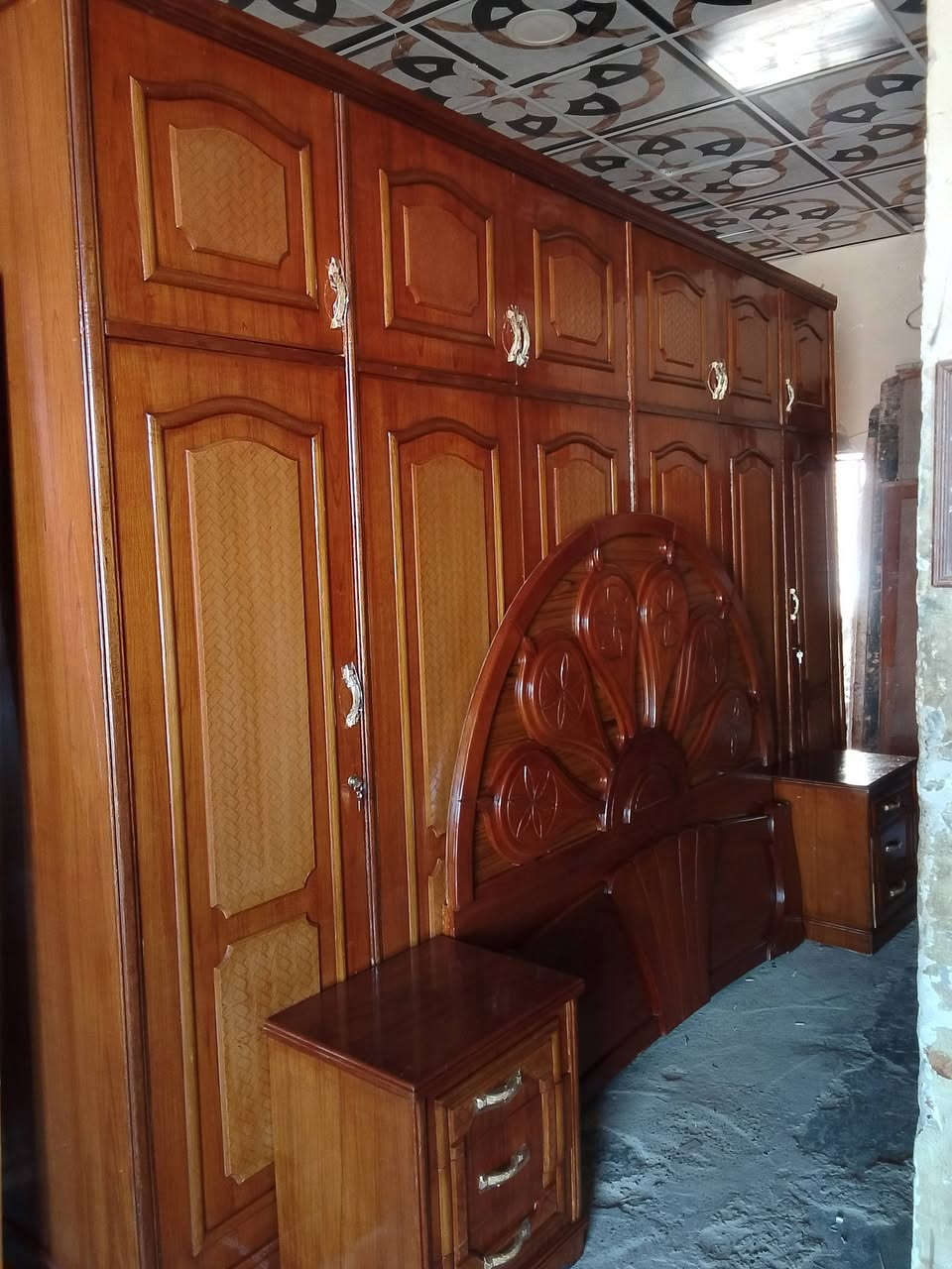 للبيع غرفه اخشاب صاج تكمه ونضيفه كامله مابيها نقص شغل تفصال انجاره سامره داخل واخارج صاج سعرها 800 العنوان سامراء جبيريه الثانيه مقابل جبيريه الثالثه شارع الحدادين للاستفسار ***********
