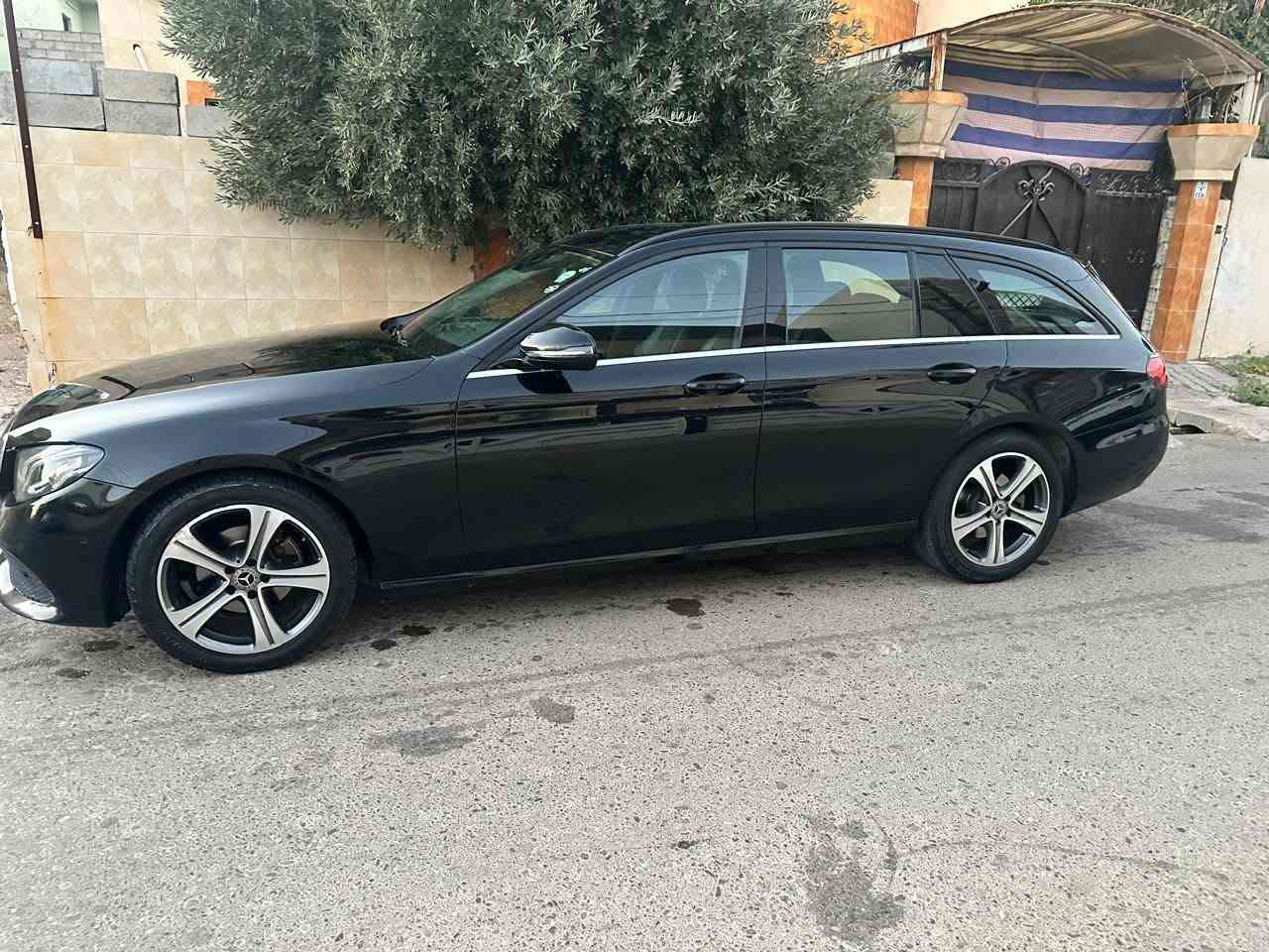 مرسيدس E200
موديل 2018ستيشن
داخل جلد اسود
كشنات كهرباء
تبريد قطعتين مع تحكم بدرجة حرارة التبريد
ليدات خلفية
مرايا شفط
5 مودات قيادة
شفتات ستيرن
تحكم سرعة
گير ٩ نمر
حساسات 360 درجة /حساس ماسحات
رادار
نقطة عمياء
تنبية استراحةالسائق عند السياقة الطويلة مع تحديد درجة الانتباه
ويل كروم 19
كير ومحرك بالشرط
اقتصادية جداً
تبديل قطعتين جاملغ امامي ايسر وايمن بدون دواخل 
ماشية 530,000 كم
السعر: 167 وبيها مجال
*********** كركوك, العراق
