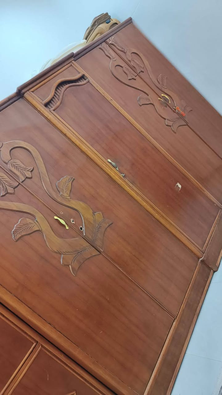 غرفه اخشاب صاج عراقي ثقيل غرفه مرتبه ونضيفه مستعجل ع بيعتهه رايدهه ب 850 وبيه مجال بسيط حك جيه  ما متواجد ع نت اتصال ع رقم *********** سيد عباس
