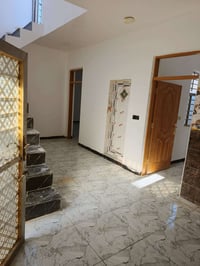 بيت 100 متر مربع للبيع يحتوي على غرفتين وصاله واستقبال ومطبخ وصحيات دا...