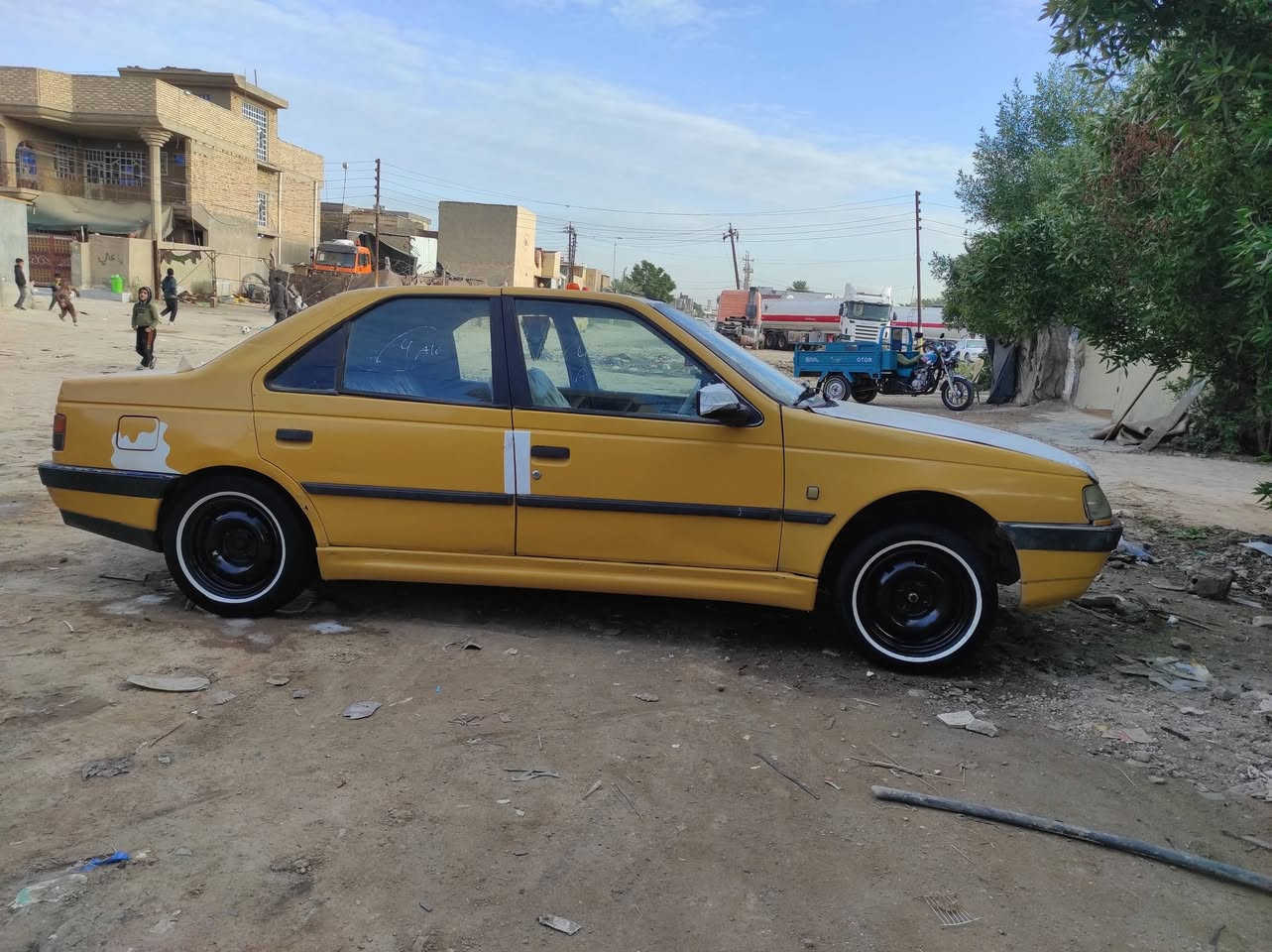 السلام عليكم شباب سياره للبيع بيجو 405 موديل 2009رقم بغداد انكليزي سنويه ل2027مشروع وطني مصفره هيئه وغرامات دواخل حلوه ونظيفه مكينه بيه خيط بخار  كير مكفول تخم تاير جديد كهربائيات كله شغال السعر 28وبيه مجال للشراي مكاني بابل مامتواجد عل فيس الخاص مغلق انتصال فقط هاذه رقمي‏‪0787 457 3306‬‏
