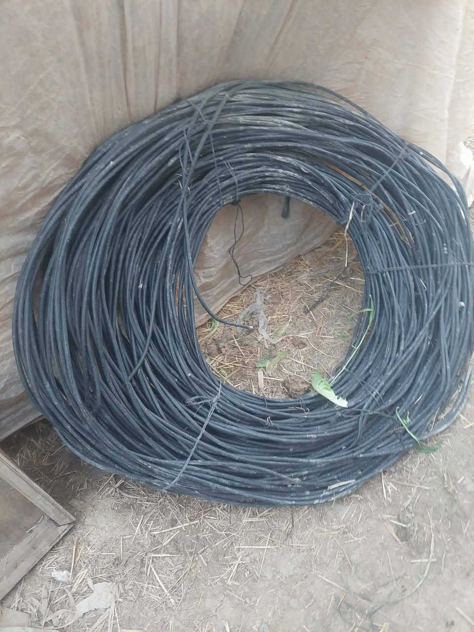 اسلام عليكم ظفيره للبيع طوله 230متر للاستفسار الاتصال على***********
