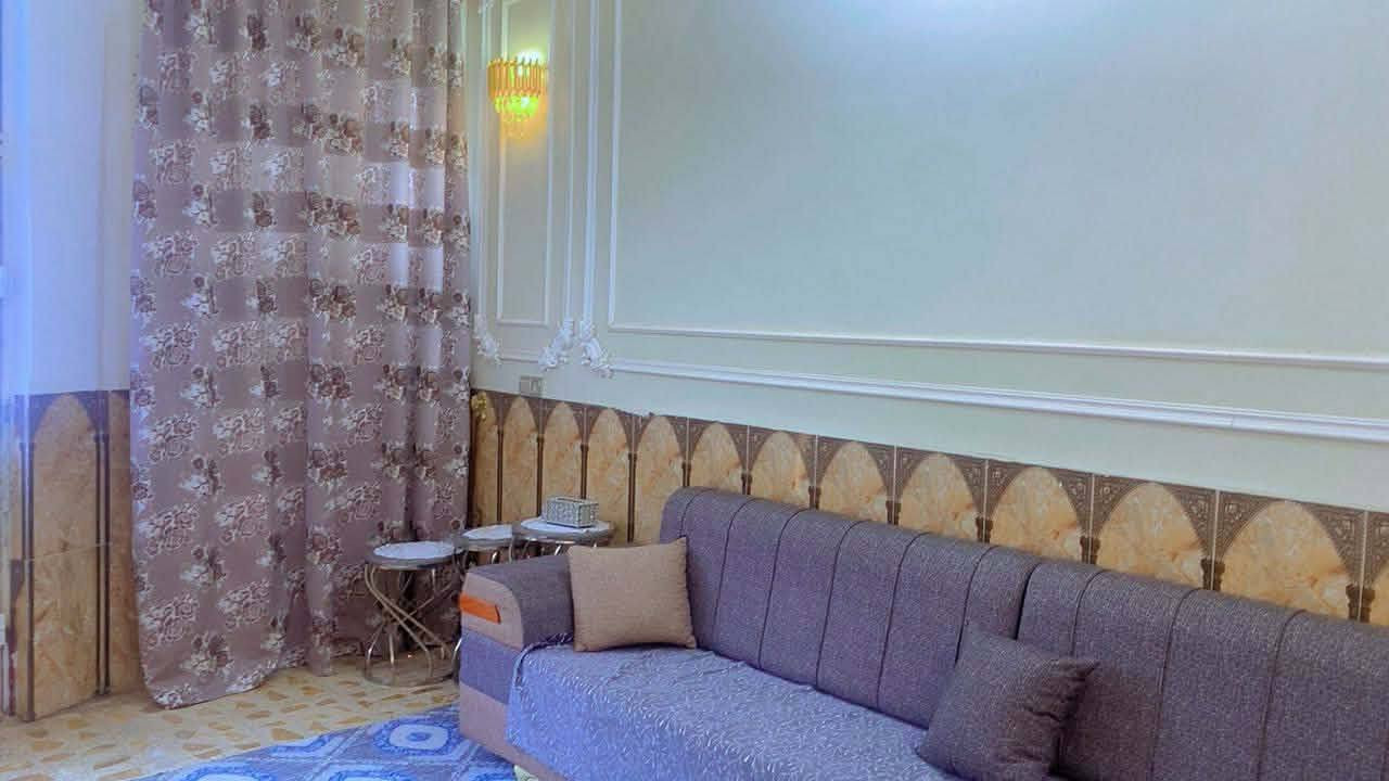 بيت للبيع طابو صرف 

حي الامين الاول
على ساحه 
قريب لشارع المعلم

مساحه ١٢٥م

طابق ونص كونكريت
غرفه صاله استقبال مطبخ صحيات
الطابق الثاني
غرفه صاله مخزن

الروفان للعقار 
***********
