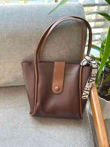 جنطة الترند😍🇹🇷
 
سعر - 15000 دينار 

الابعاد - ( 25 * 30 ) سم

WhatsApp -

***********

يوجد توصيل مجاني داخل كربلاء
