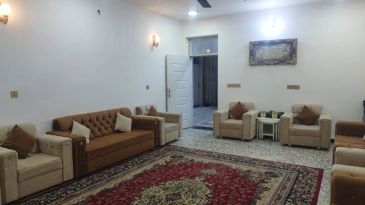 بيت للبيع المساحة 200 متر  الواجهة 10 والنزال 20 الموقع مميز في سبع البور  الضباط الجديدة  رقم العقار 16،920
نافذ على شارع 60 وعلى شارع 40 في سنتر سبع البور ضهر البيت مستشفى الجوادين والقطاع الصحي بالقرب من مطبعة الرواد
البيت بناء حديث سنة 2023 البيت كامل من كل شيء
تأسيس كاميرات دفن
مدخل البيت ابواب قاصة
تاسيس سبالت دفن
تاسيس ستلايت دفن
ابواب الغرف خشب تركي درجة اولى
شتايكر كامل كل اسطح البيت
الارضية كاشي عراقي
تاسيس غسالة اوتوماتيك 
جميع النقاط الكهربائية درجة اولى 
مطبخ حار  مع مطبخ بارد
الطابق الارضي سيراميك من الارضية الى السقف
يحتوي الدار على 3 حمامات مساحة كل حمام 4×2.5 ويحتوي على كراج سيارة
واربع غرف نوم ومطبخ كبير واستقبال كبير  وهول للضيوف
نقص البيت فقط واجهة مابي
السطح والمناور  وخارج البيتونة ملبوخ كامل
البيت متعوب عليه سند بأسمي اجازة بناء طابو صرف على طاپو الكاضمية

السعر ع الخاص او الاتصال على الرقم ***********
اسف لعدم ذكر السعر بسبب اصحاب التعليقات السلبية
   رقم العقار 16،920
