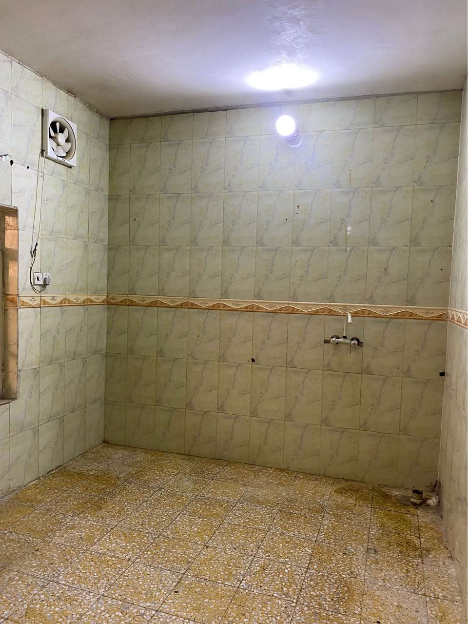 يعلن مكتب عقارات المكصوصي عن وجود
مشتمل من بيت باب معزول للايجار في المعقل قرب مطعم باب الحاره درج 10 بايات جدا نظيف يتكون من غرفه وصاله ومطبخ وحمام وطارمه كبيره سعر الايجار 450 / *********** البصرة, العراق
