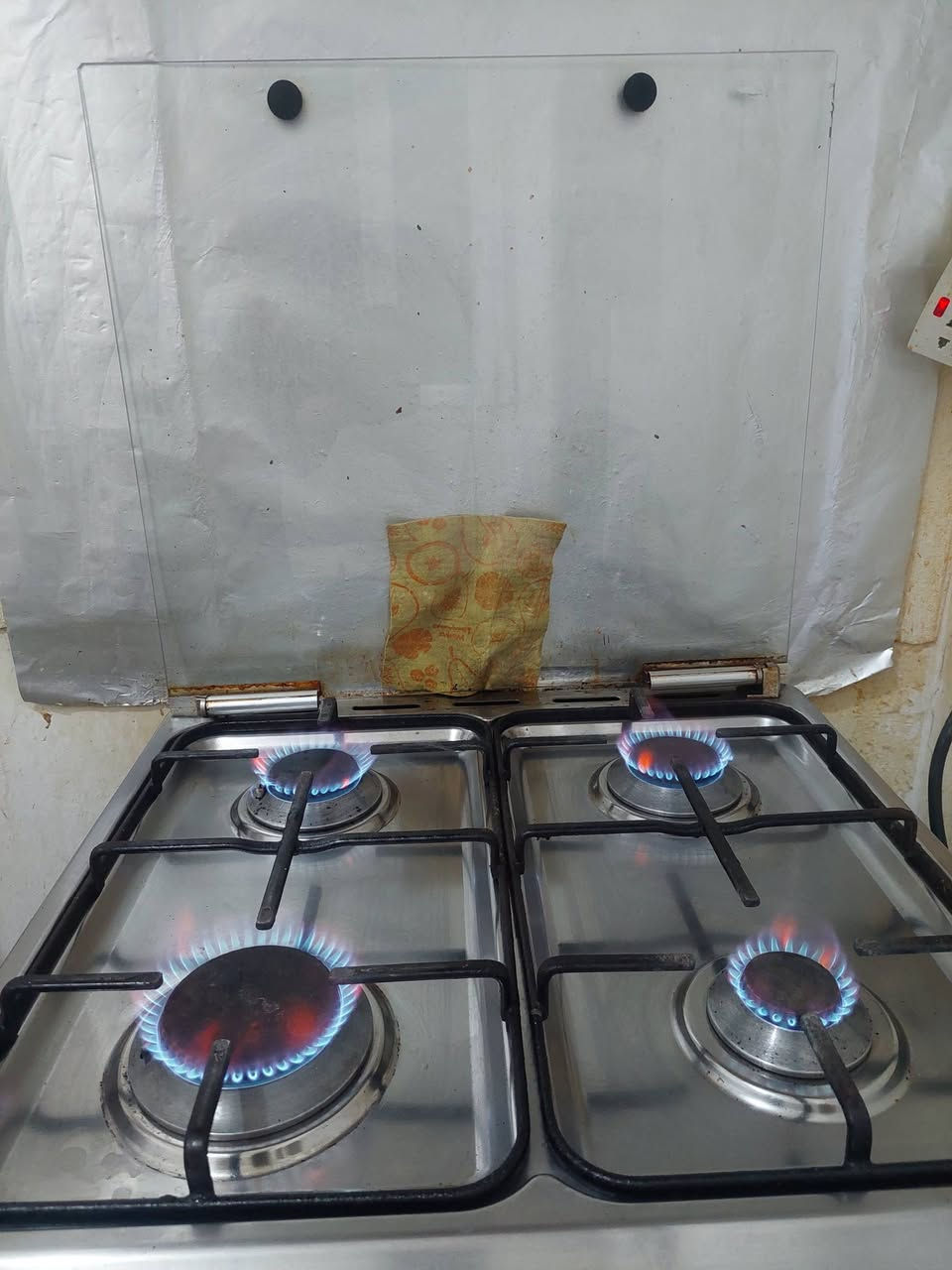 طباخ نوال ٤ عيون نظيف شغال كما موضح بالبوست فرن غازي شغال مع أنارة وقداحة كهرباء شغالة


**إذا كنت صاحب هذا الإعلان وتريد حذفه لأي سبب، رجاءا أرسل رسالة إلى الدعم الفني**