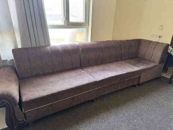 الديوان
6 قطع 
10 نفرات
مستعمل 
السعر 100  الف
العنوان مجمع الزيتون
***********
