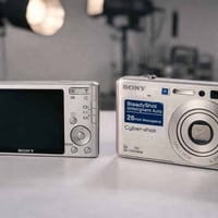 كاميرا سوني • استعمال قليل • شنطة وبطارية