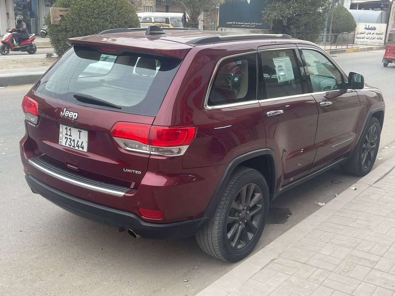 السلام عليكم
(((مكلف بالنشر)))
جيب كراند شيروكي 2017  وارد امريكي( داخلة كلين) ماشية  130الف ميل (قابل للزيادة)  محرك 3600
صاير بيها حادث داخل العراق الباب الخلفي بيها ضربة وتصليح بسيط  وصبغ, وباب السايق موحدين بي لون وكلير ( يعني قطعتين صبغ فقط)

المواصفات:-
شاشة كبيرة, تحكم كشنات كهربائي, كشنات تدفئة و تبريد, كشنات جلد صندوق كهربائي  بصمة تشغيل و تشغيل عن بعد  دخول ذكي , سلايد روف  تبريد قطعتين نظام خرائط GPS ,ستيرن كهربائي مصابيح امامية زينون  حساسات امامية وخلفية  تدفئة بالستيرن  محدد سرعة  , تحكمات ستيرن 
رقم بغداد تحويل ثاني يوم او اي وقت يعجبك
مكان السيارة مدينة الصدر / الاورفلي 
السعر 225 وبيها مجال
للاستفسار الاتصال على الرقم ***********
