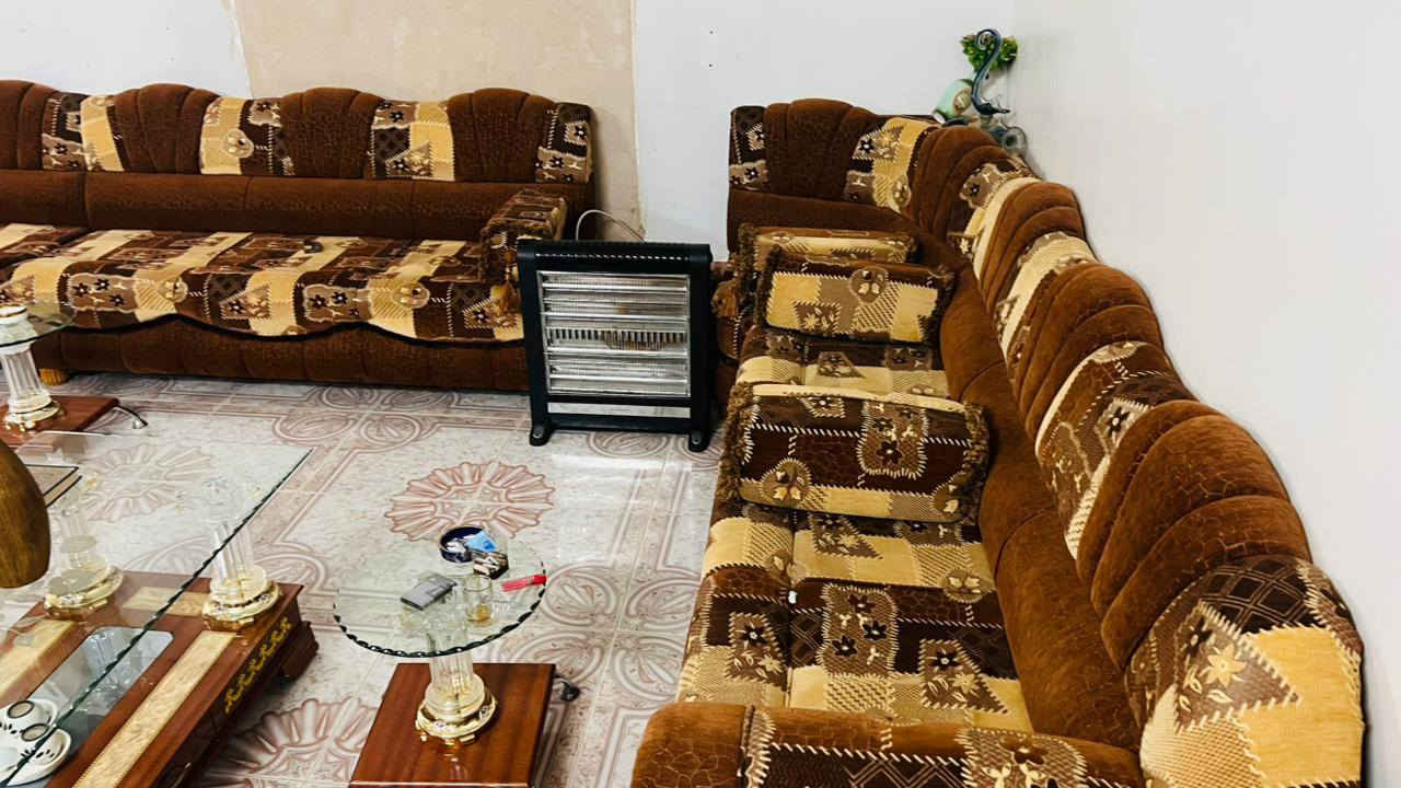 للبيع تخم ديوان شغل الموصل طوله 13متر نظيف وشغله راقي لدرجة التواصل على رقم  *********** 
واتس ساب متواجد
