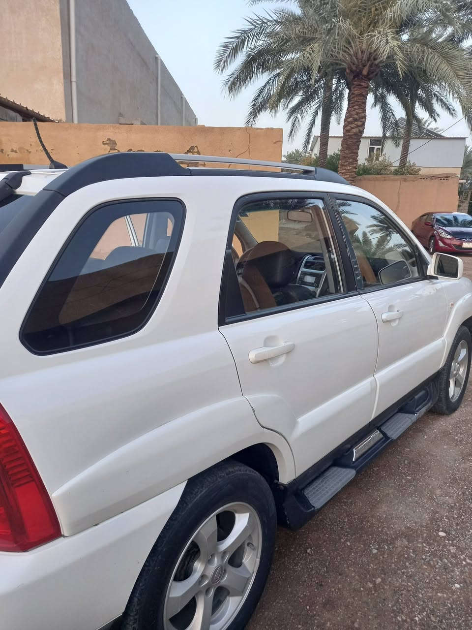 السلام عليكم
سبورتج ٢٠١٠ خليجي 
رقم بغداد باسمي 
السيارة محرك ٢٠٠٠
مكفولة من الصبغ والتبديل 
كير محرك تبريد خير من الله 
السيارة جلد تدفئة كشنات نظام ايكو تقليل صرف البانزين حساس خلفي
 السعر ١١٨ بيهة مجال قليل حك الجية
مكان السيارة ديالى ناحية كنعان ***********
